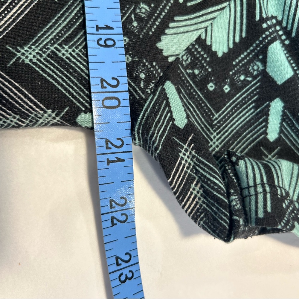 LuLaRoe Women's Large Music Tunic Blouse Green Crystal Pattern Short Sleeve - Picture 5 of 6